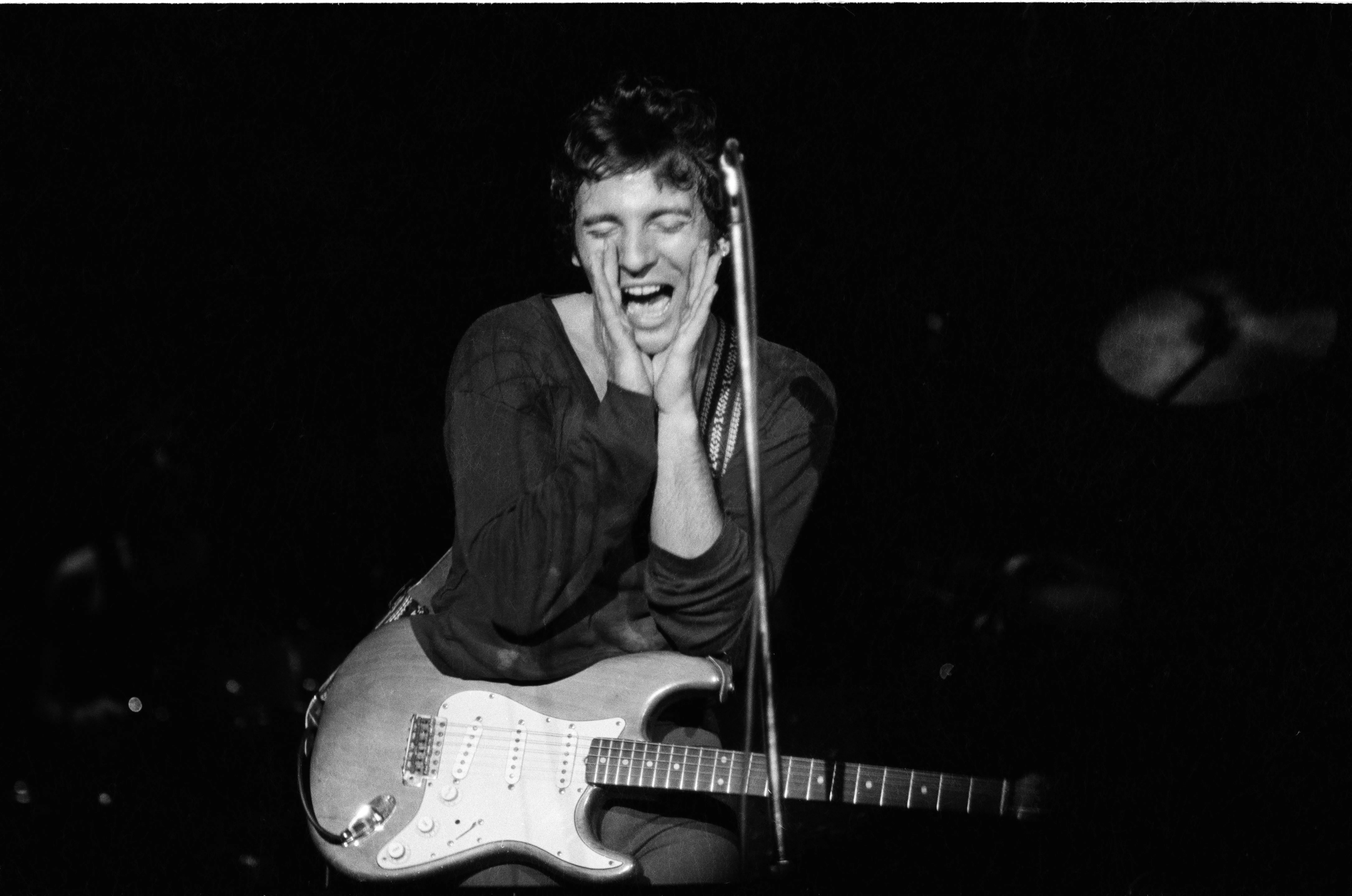 Happy Birthday, Bruce Springsteen! 15 Incredible Vintage Photos of the Star · 图 1