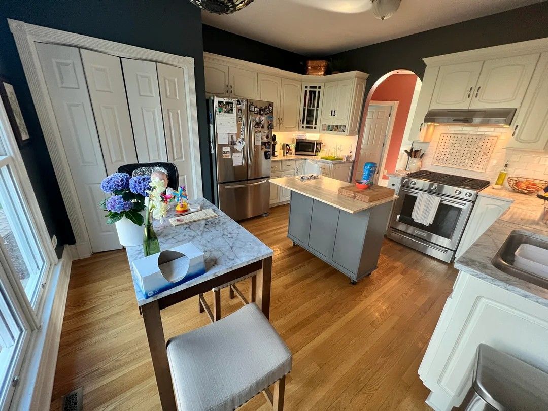 They Were Told Three Cabinet Colors Wouldn’t Work, but Did It Anyway · 图 3