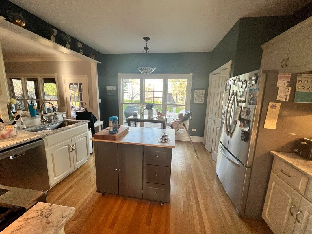 They Were Told Three Cabinet Colors Wouldn’t Work, but Did It Anyway · 图 2
