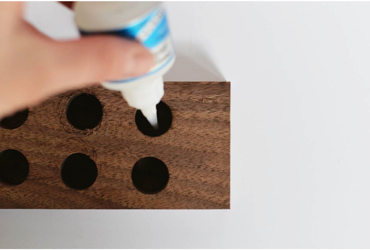 This Looks Like a Plain Piece of Wood Until You Put a Kitchen Knife Against It · 图 4