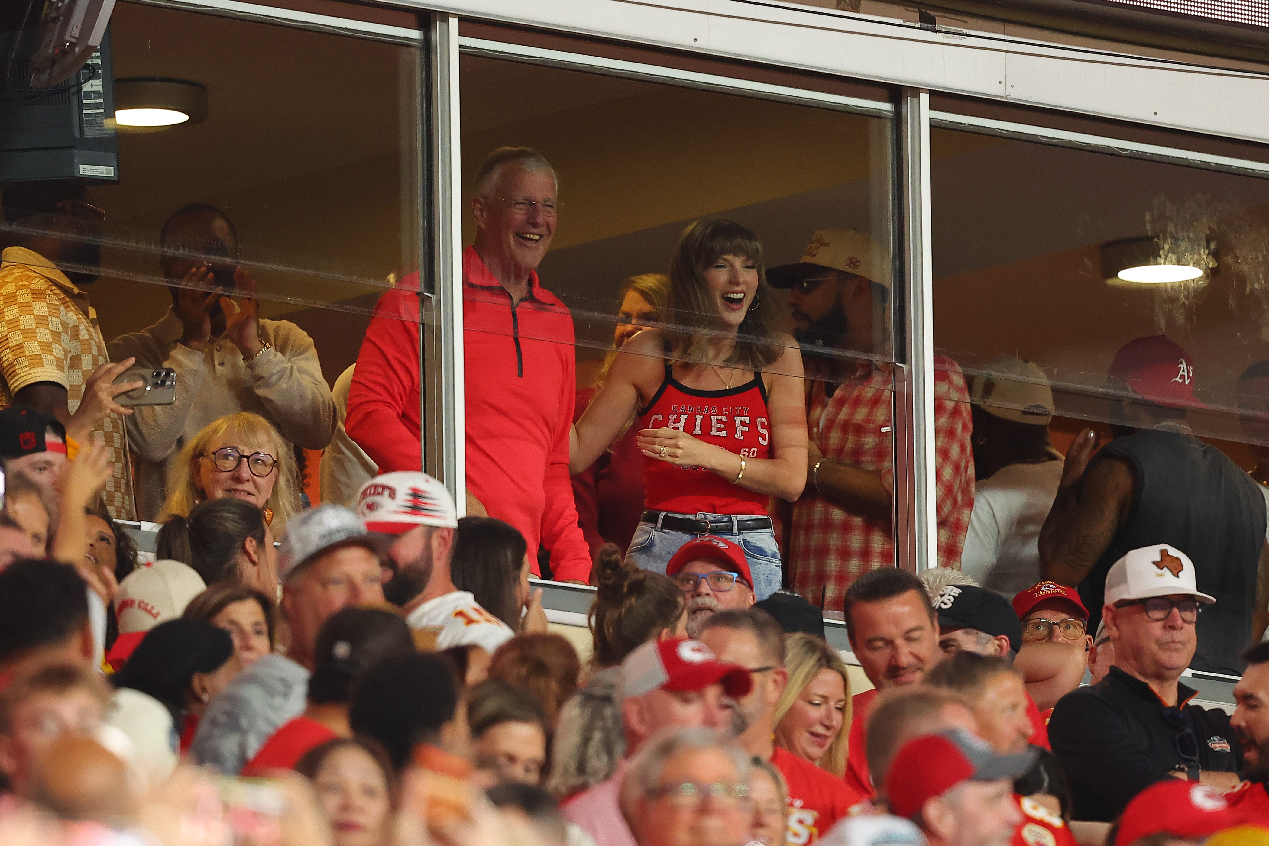 Taylor Swift Flashed Her Wedding Band After Travis Kelce’s Chiefs-Colts Game Touchdown