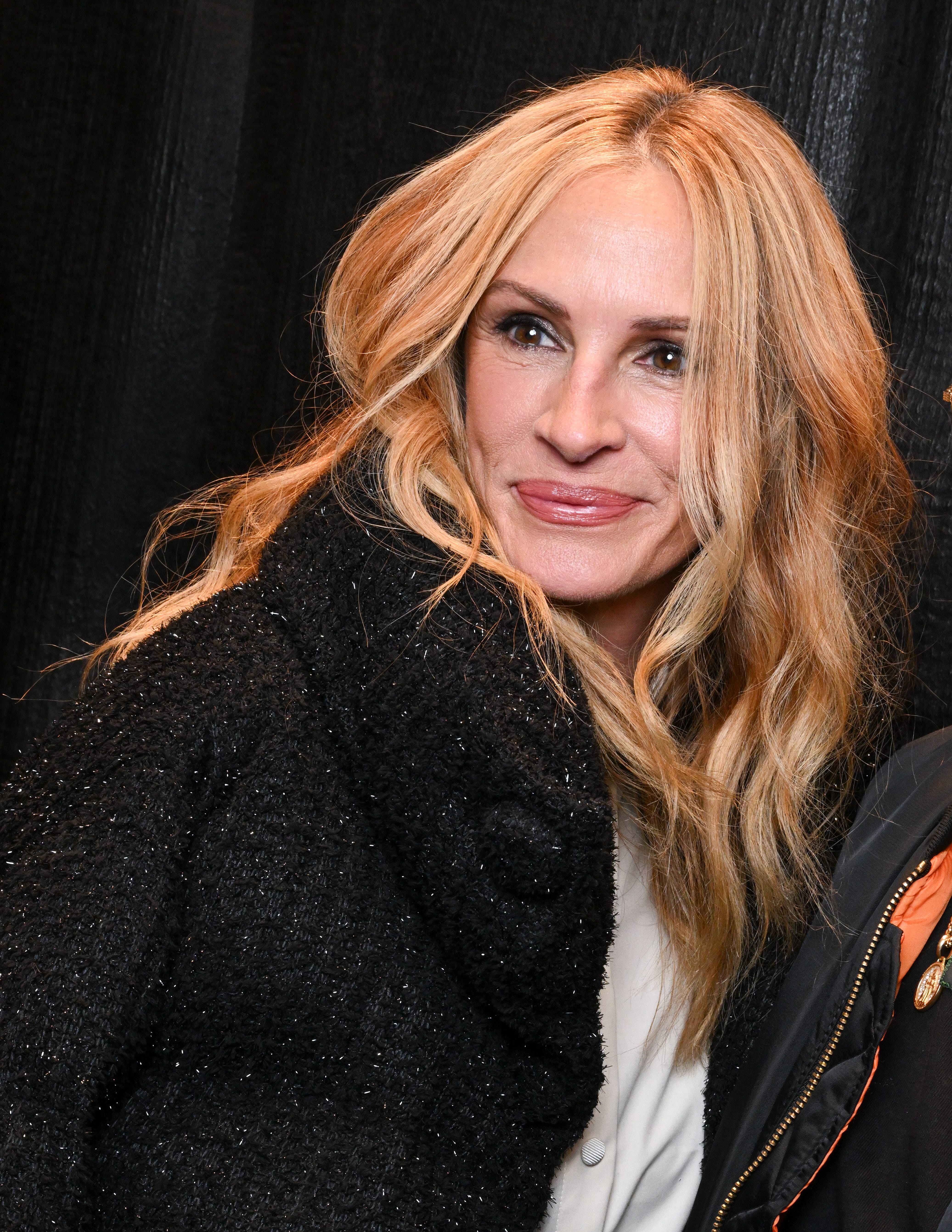 Julia Roberts Debuts ‘Hot Honey Blonde’ Hair