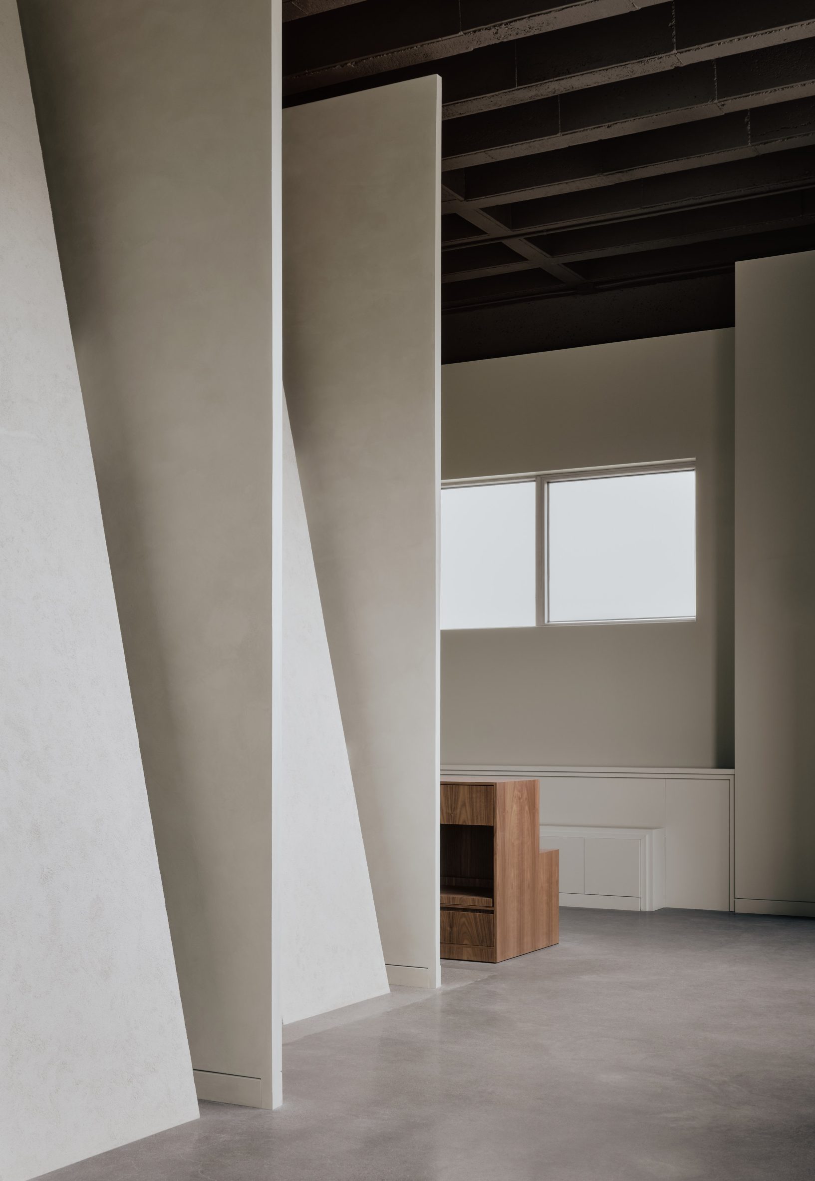Ivy Studio creates "soothing" exotic animal clinic in brutalist Quebec bank · 图 5
