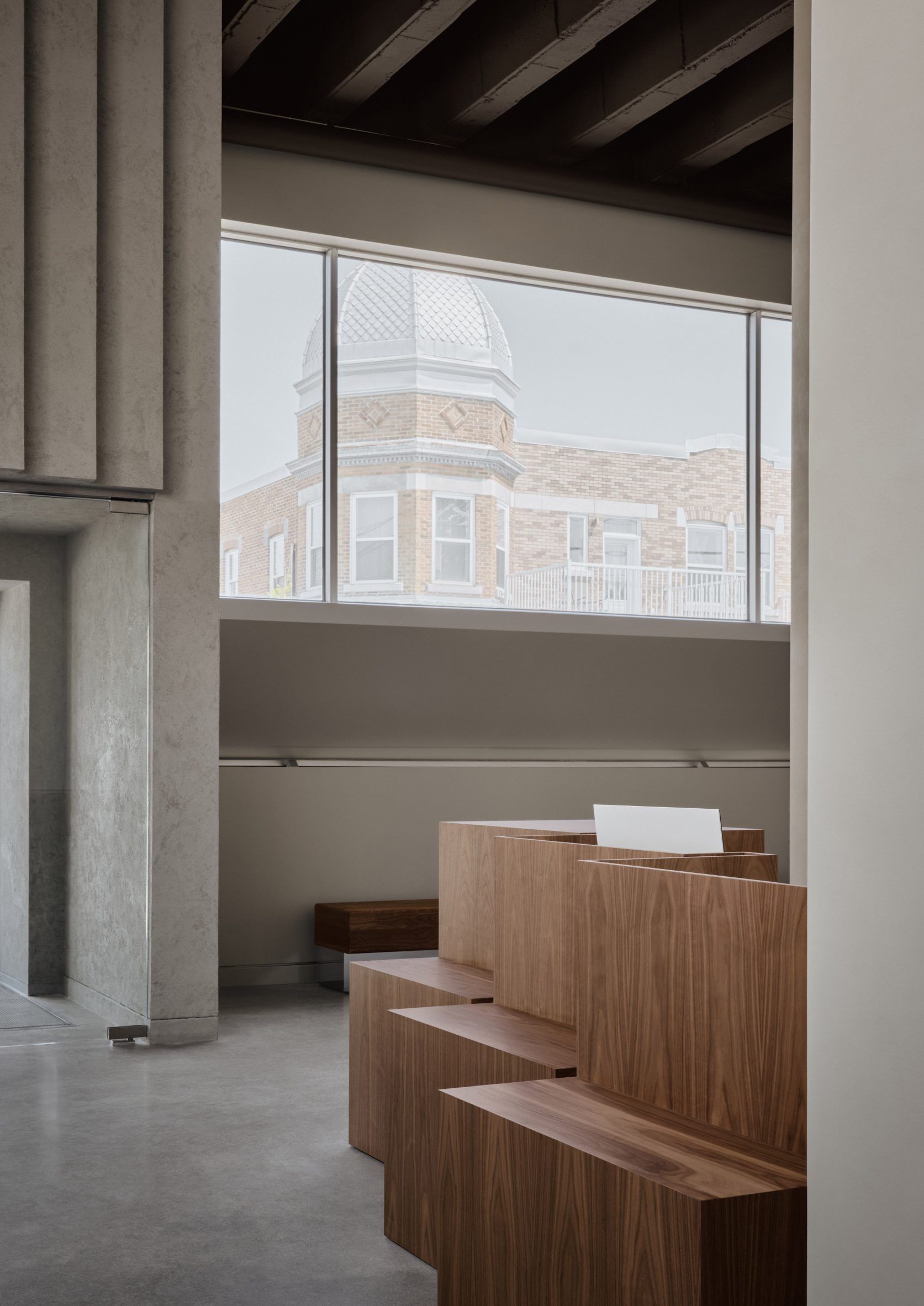 Ivy Studio creates "soothing" exotic animal clinic in brutalist Quebec bank · 图 4