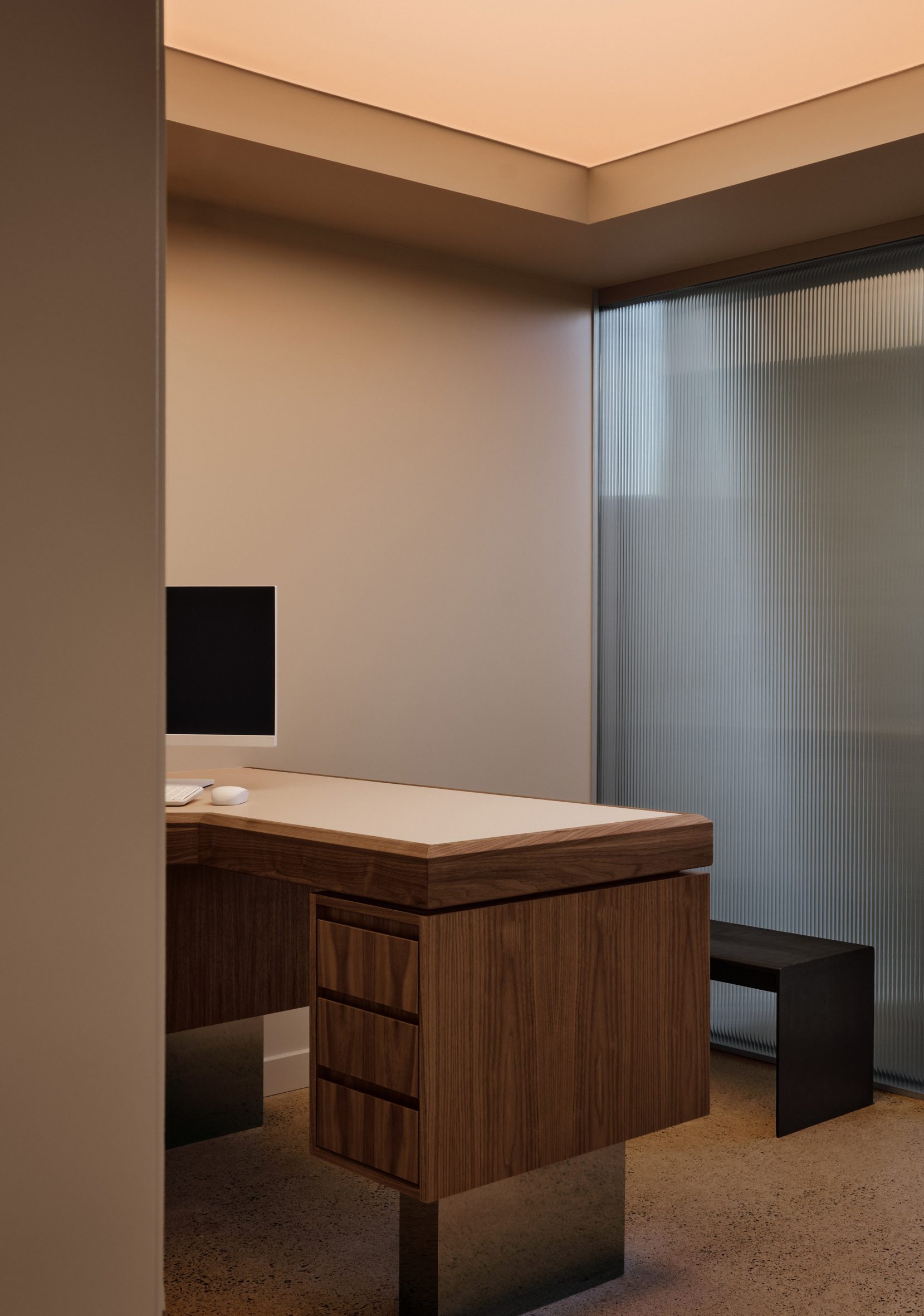 Ivy Studio creates "soothing" exotic animal clinic in brutalist Quebec bank · 图 7