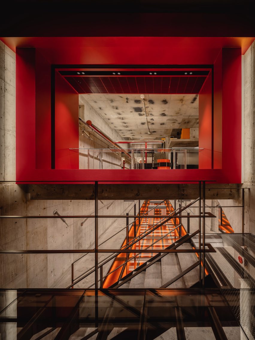 I IN contrasts concrete architecture with bright colours in Andersson Bell Tokyo store · 图 13