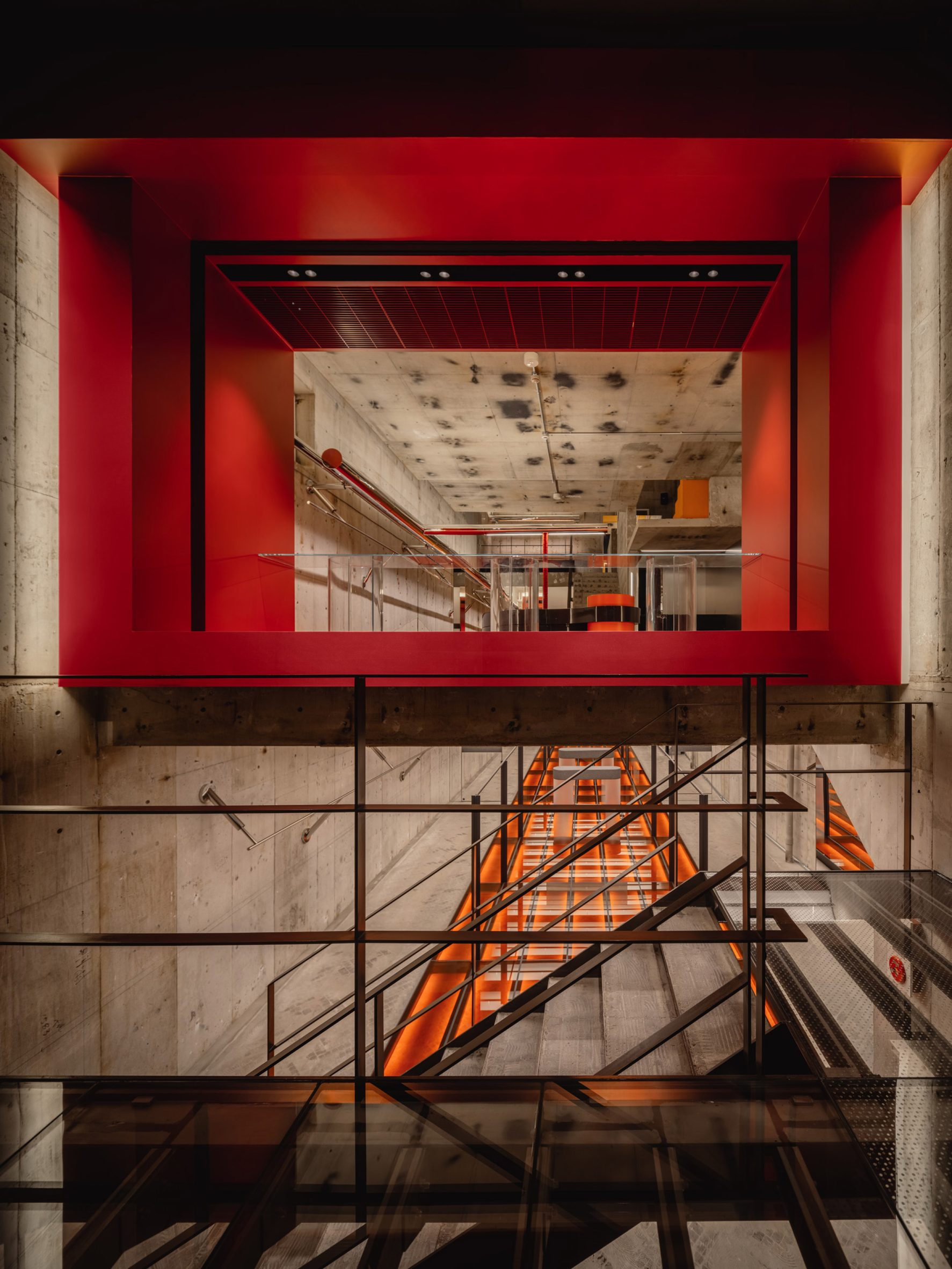 I IN contrasts concrete architecture with bright colours in Andersson Bell Tokyo store · 图 3