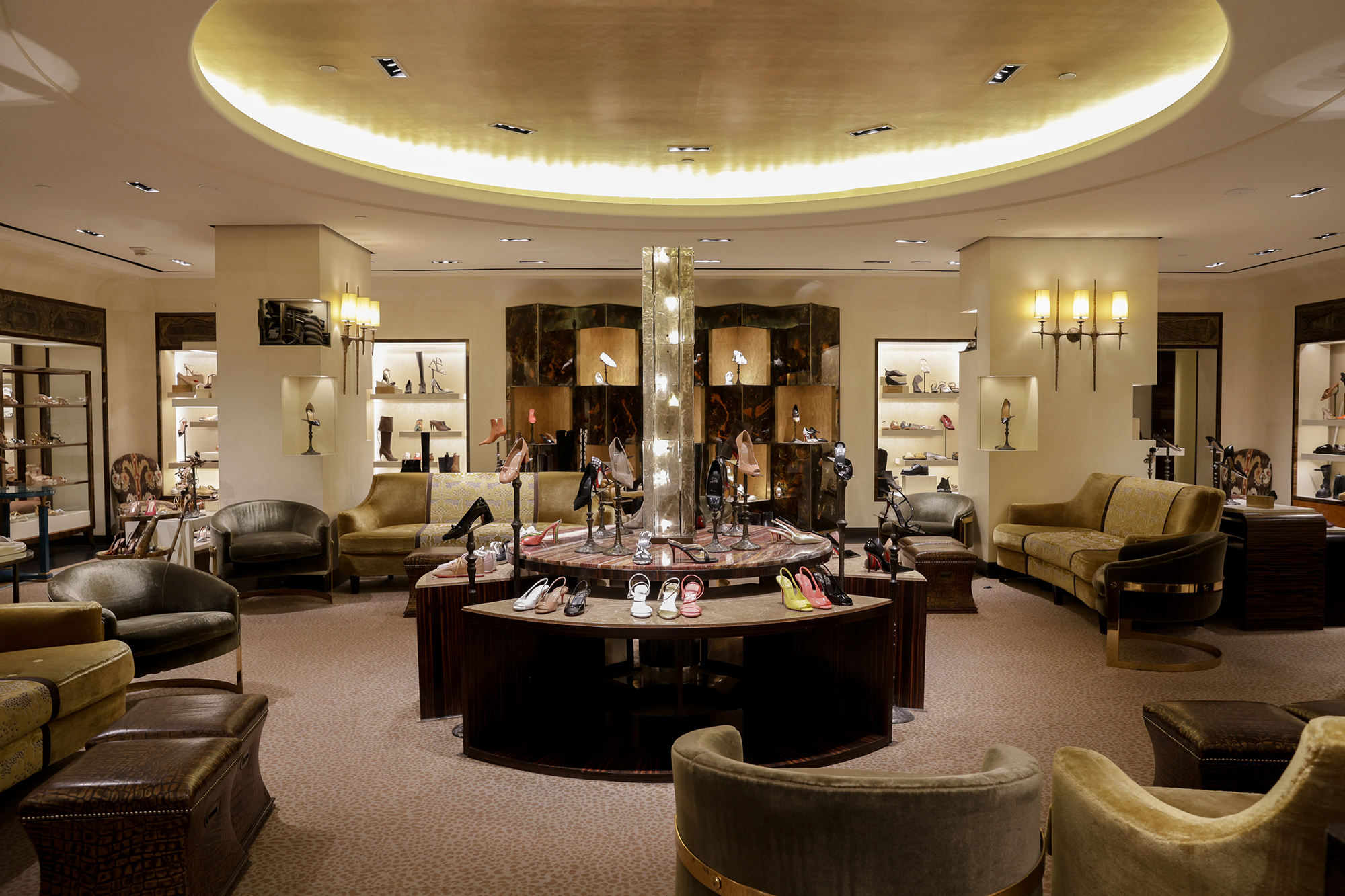 Roger Vivier, Manolo Blahnik Help Celebrate Bergdorf Goodman’s 125th Birthday With Special Shoe Collections · 图 6
