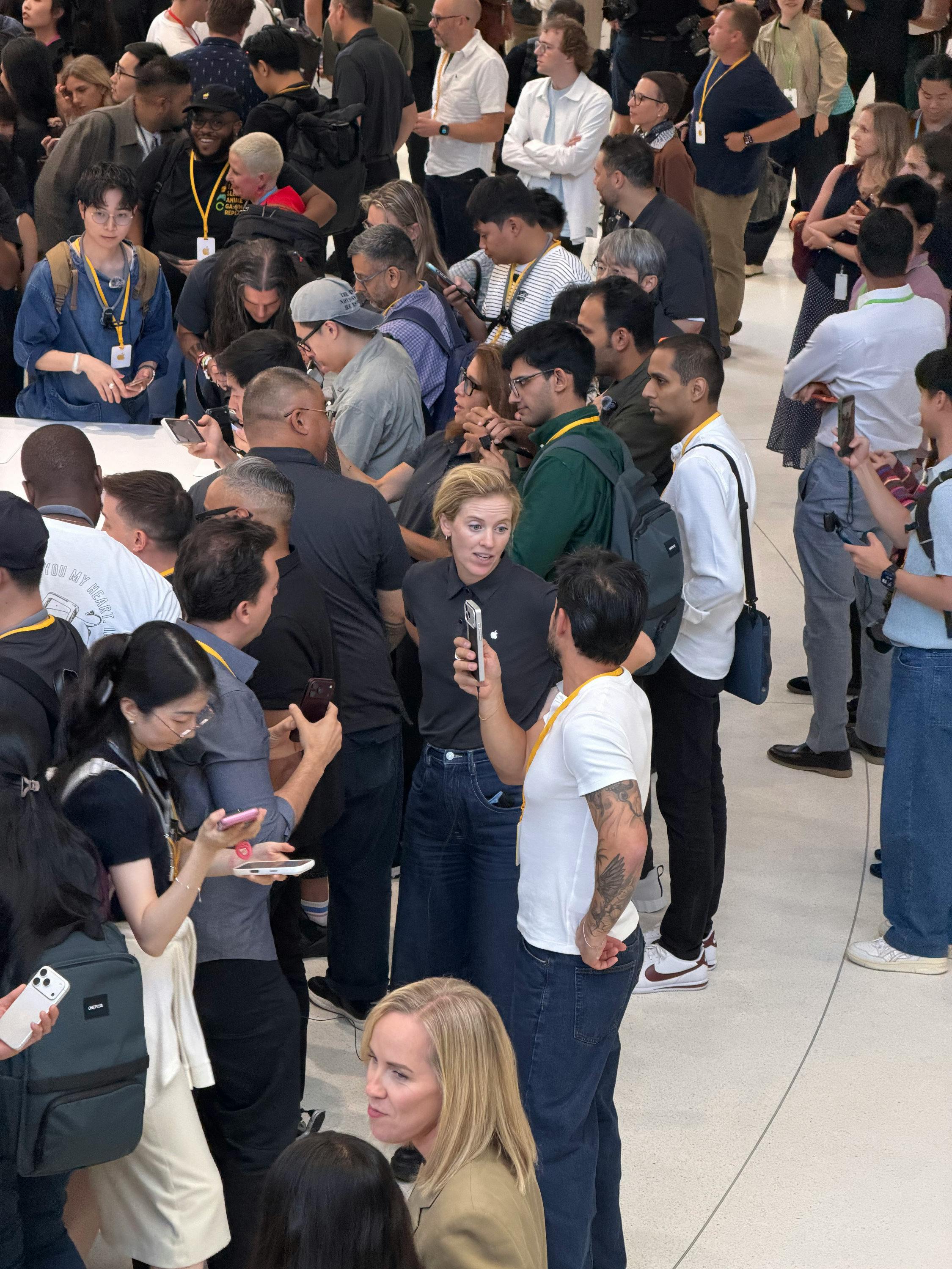 Apple’s Keynote Is Fashion Week for Tech People · 图 4