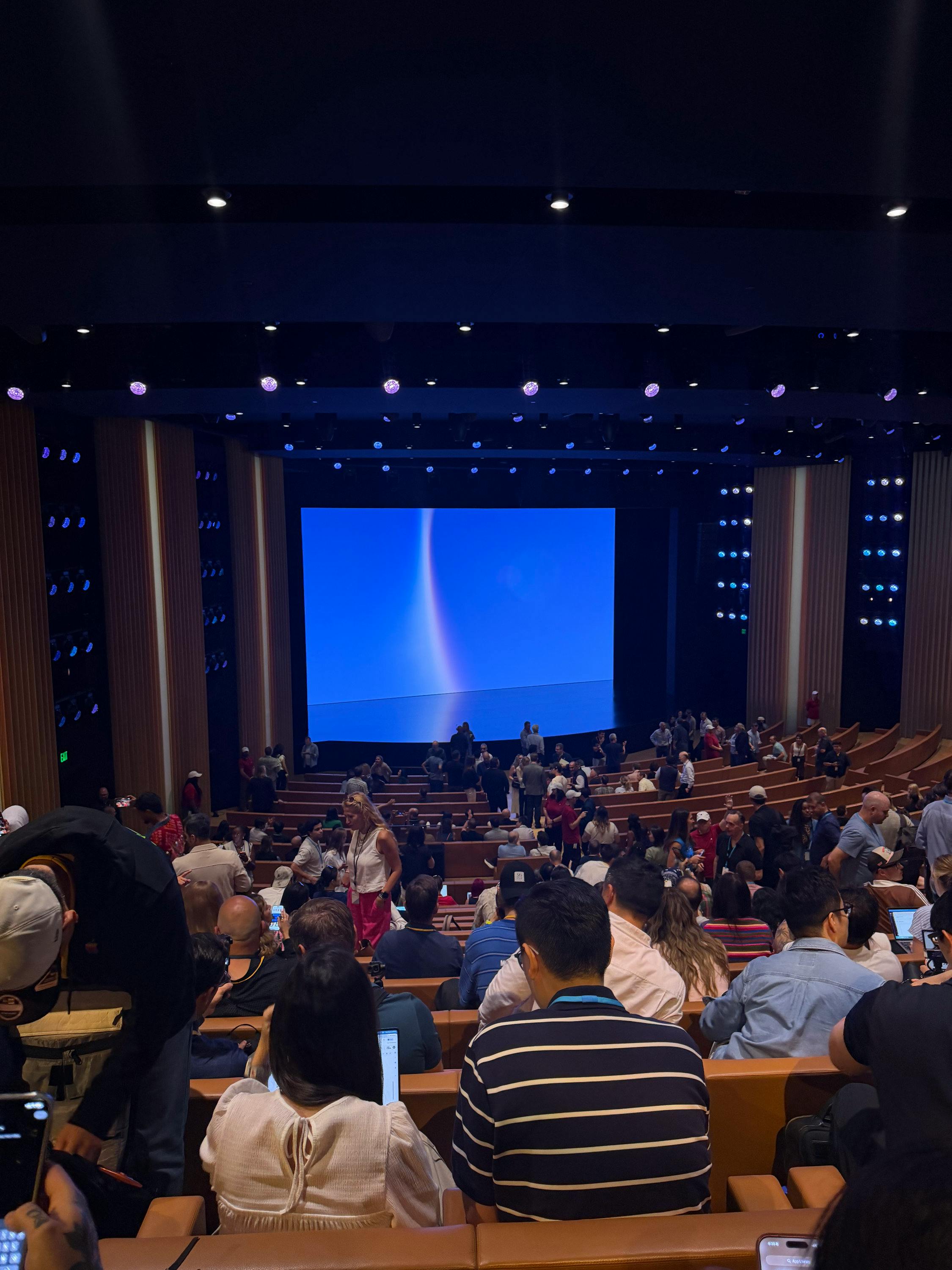 Apple’s Keynote Is Fashion Week for Tech People · 图 16