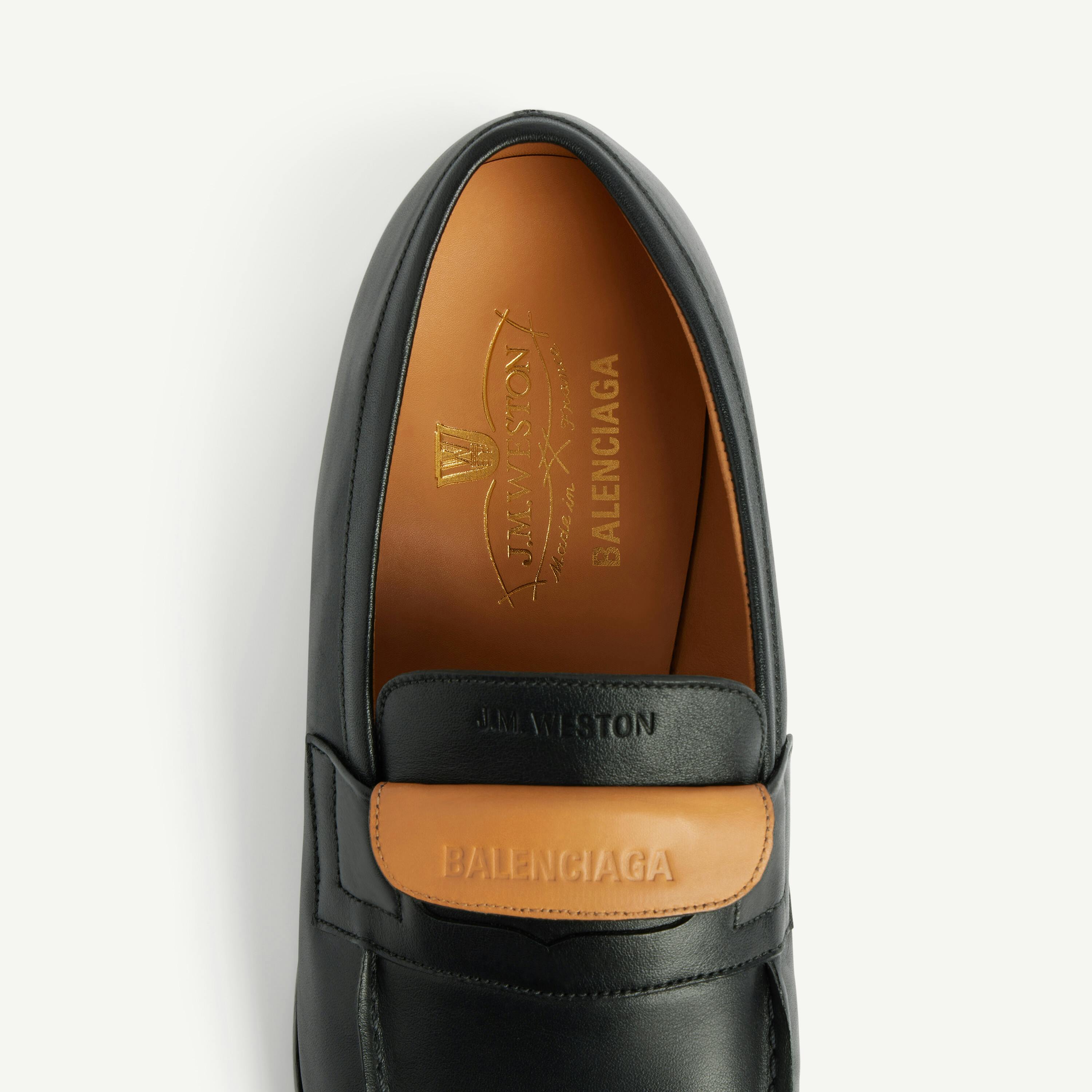 A Century-Old Shoemaker Helped Balenciaga Find Its Freak Again · 图 2