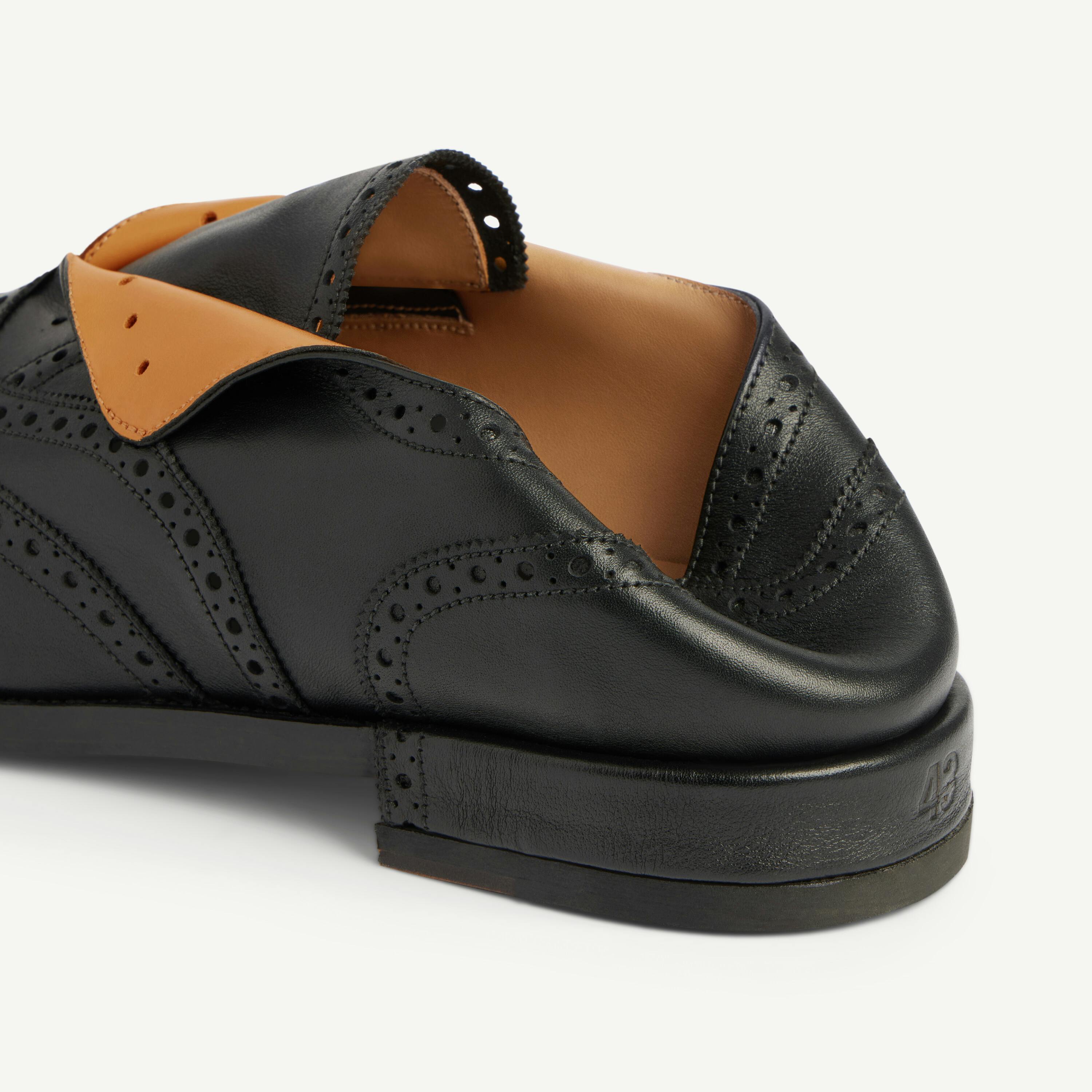 A Century-Old Shoemaker Helped Balenciaga Find Its Freak Again · 图 3